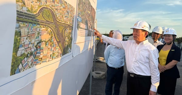 Deputy Prime Minister Ho Duc Phoc inspected two expressway projects through Dong Nai.