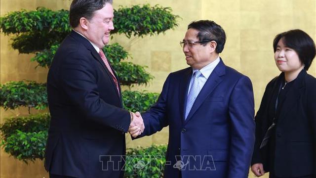 El primer ministro Pham Minh Chinh recibe al embajador de Estados Unidos en Vietnam, Marc Evans Knapper.