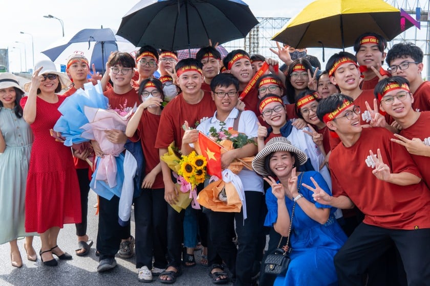 Ha Tinh province met and congratulated Dinh Cao Son for winning the gold medal at the International Chemistry Olympiad.