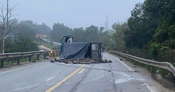 Une enseignante et son enfant meurent après une collision avec un camion