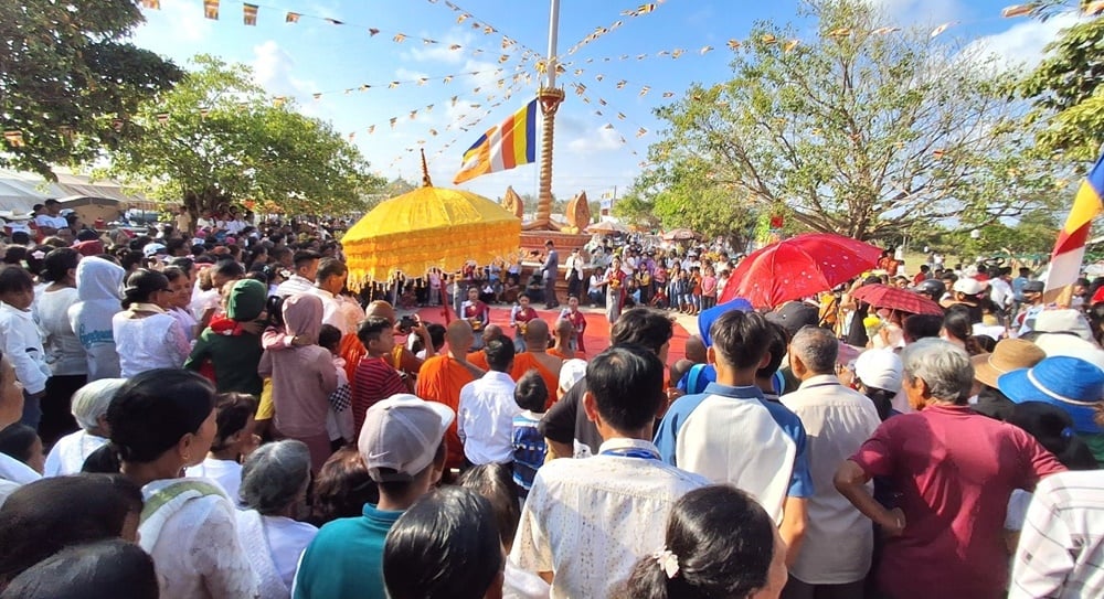 クメール人のクロイ・ラム・チェク祭りは国家無形文化遺産です。