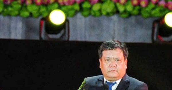 Chairman of Quang Binh Provincial People's Committee gives strong direction on streamlining the apparatus