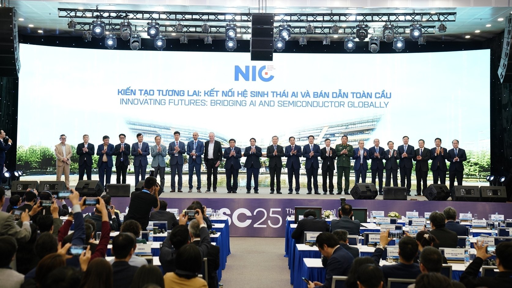 Vietnam quiere cooperar estrechamente con socios internacionales en semiconductores e inteligencia artificial para avanzar juntos.