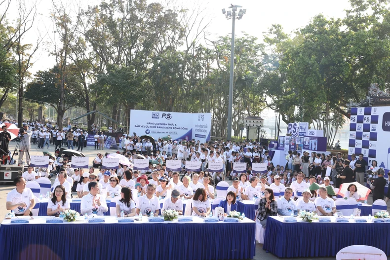 Des milliers de personnes marchent en réponse à la Journée mondiale de la santé bucco-dentaire, photo 2