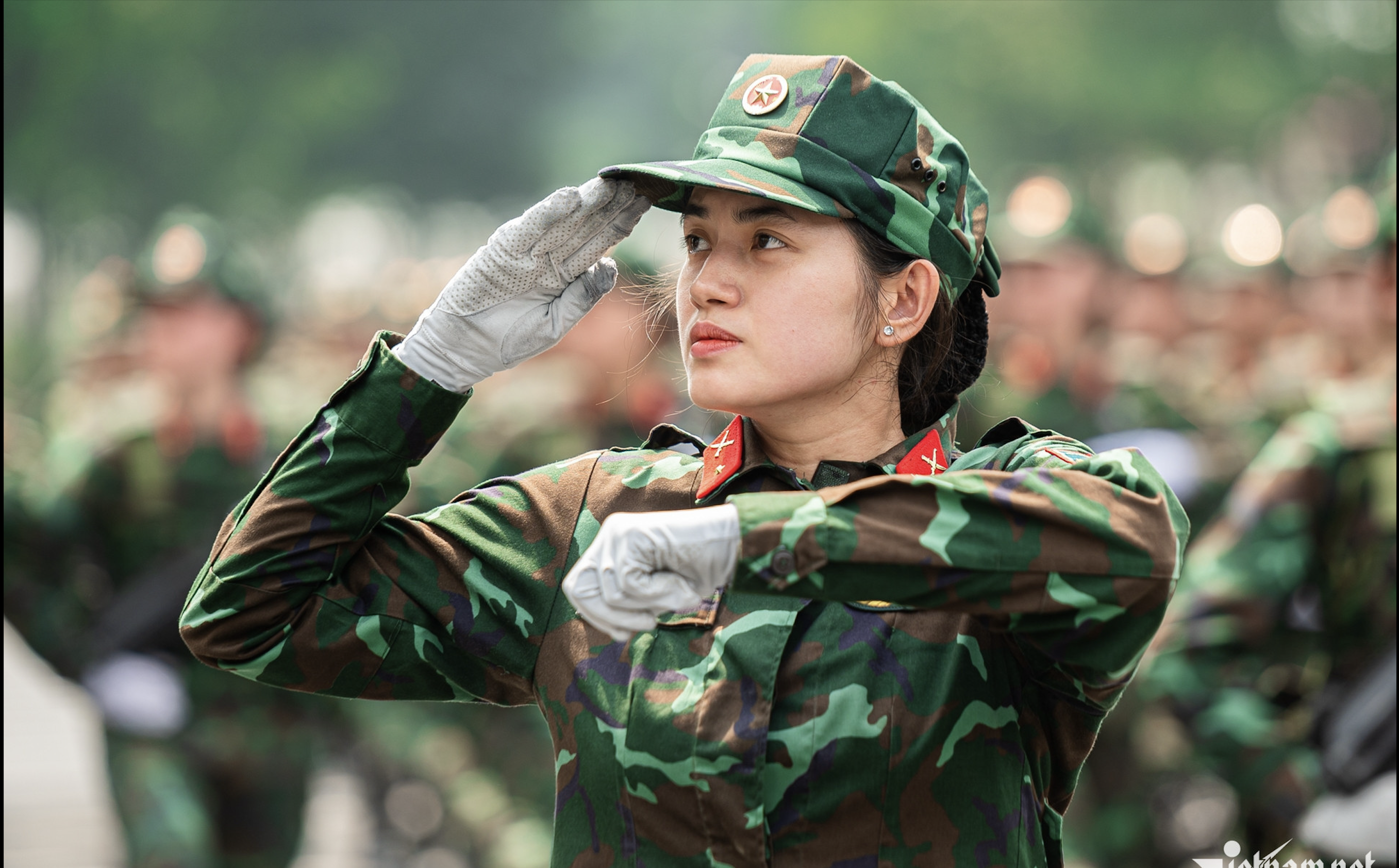 'Pink beauty' practices parade under the blazing sun