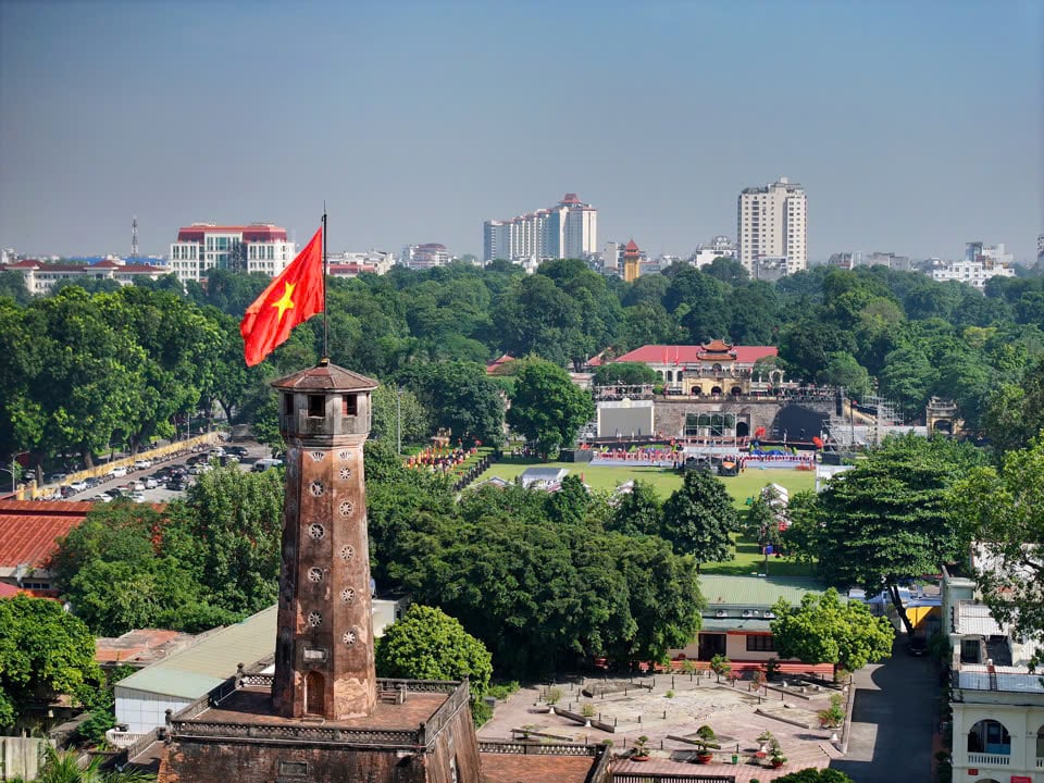 Di tích Cột cờ Hà Nội và Hoàng thành Thăng Long nhìn từ trên cao. Ảnh: Phạm Hùng