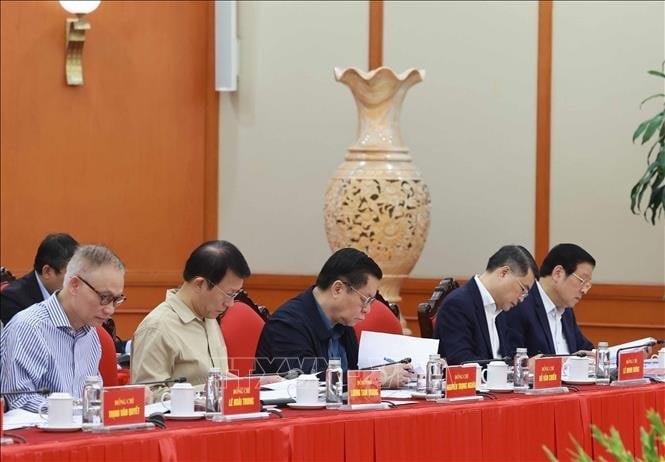 Delegates attend the meeting of the Party's 14th National Congress Document Subcommittee. Photo: Thong Nhat/VNA