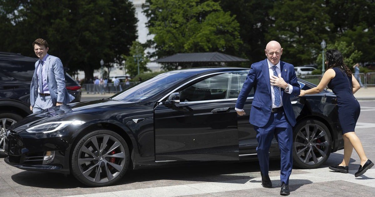 Un sénateur américain abandonne Tesla après avoir été sévèrement critiqué par Elon Musk