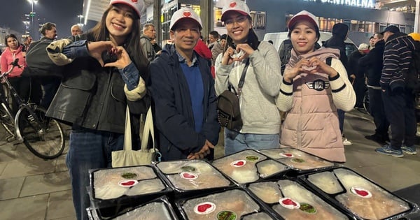 Hot meals on the platform