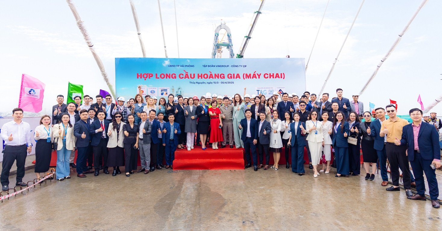 Bridge connecting Vinhomes Royal Island with Hai Phong center closed