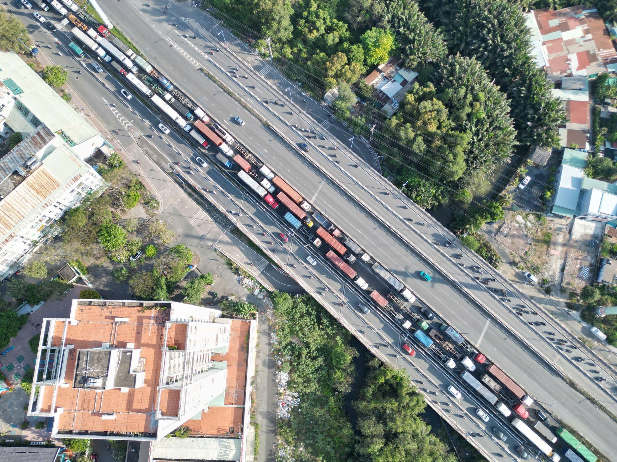 Construction of two overpasses at My Thuy intersection begins, photo 4