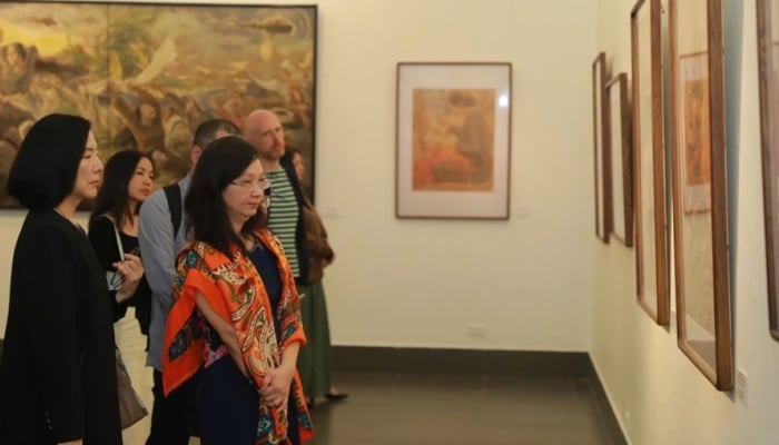 Exposición de más de 200 obras de bellas artes del fallecido pintor Le Lam