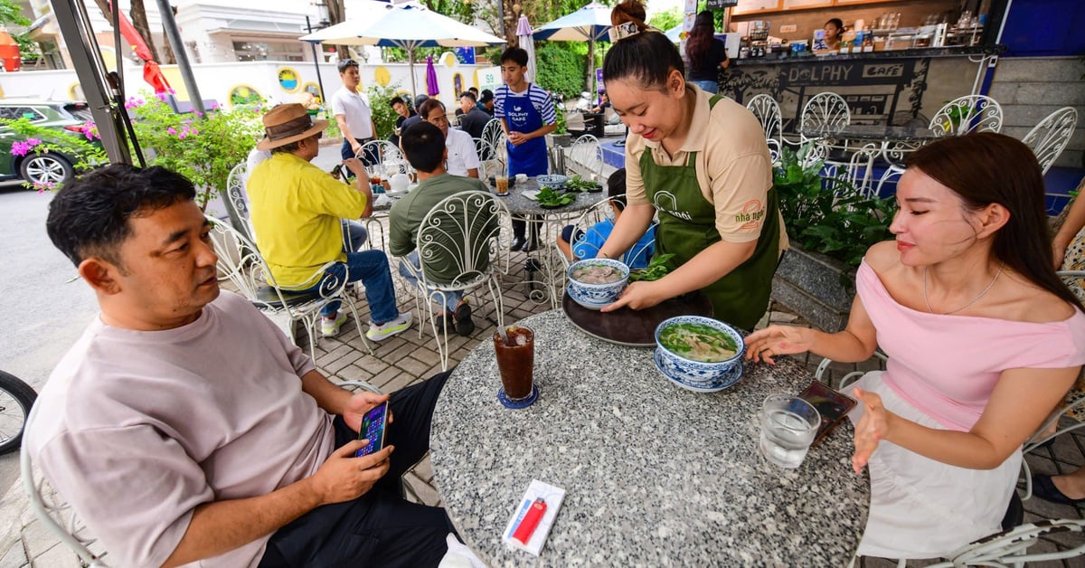 មិន​ត្រឹម​តែ​អ្នក​លក់​គុយទាវ​ទេ ហេតុ​អ្វី​បាន​ជា​អាជីវកម្ម​ធំៗ​ជា​ច្រើន​ក៏​ខ្លាច​ក្លាយ​ជា​សហគ្រាស?