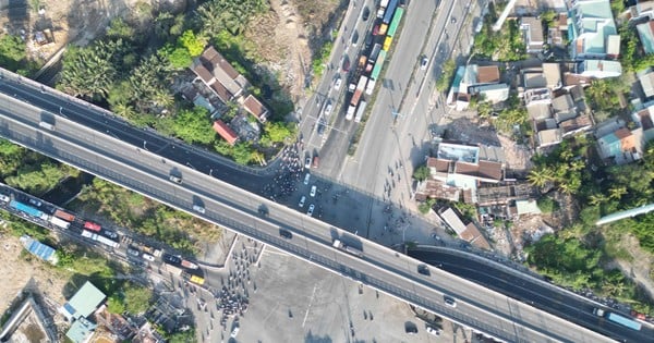 Construction of two overpasses at My Thuy intersection started