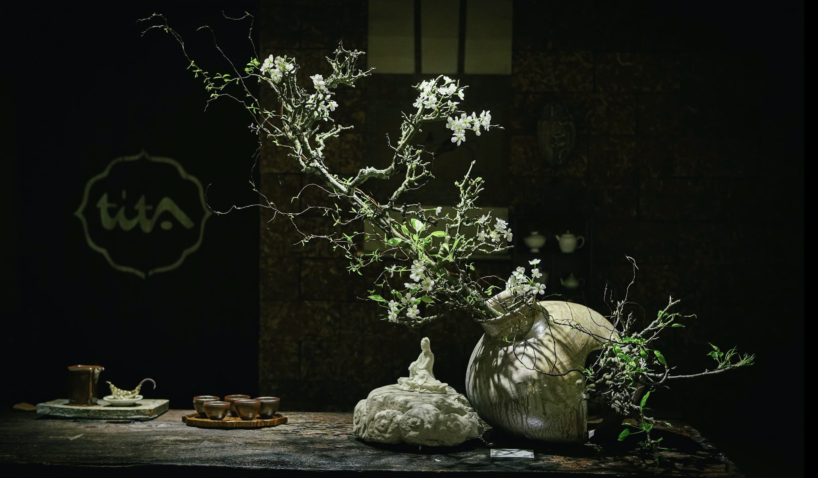 Perdido en el mundo de Ikebana 'Un aliento, una flor'