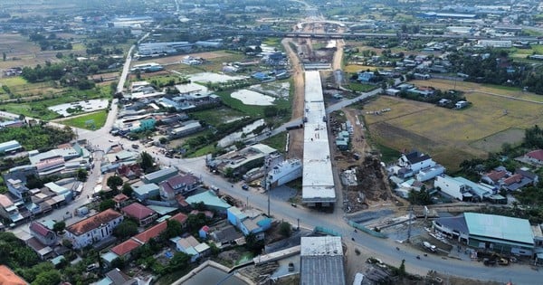 ロンアンを通る環状3号線タンブウ橋交差点の桁設置