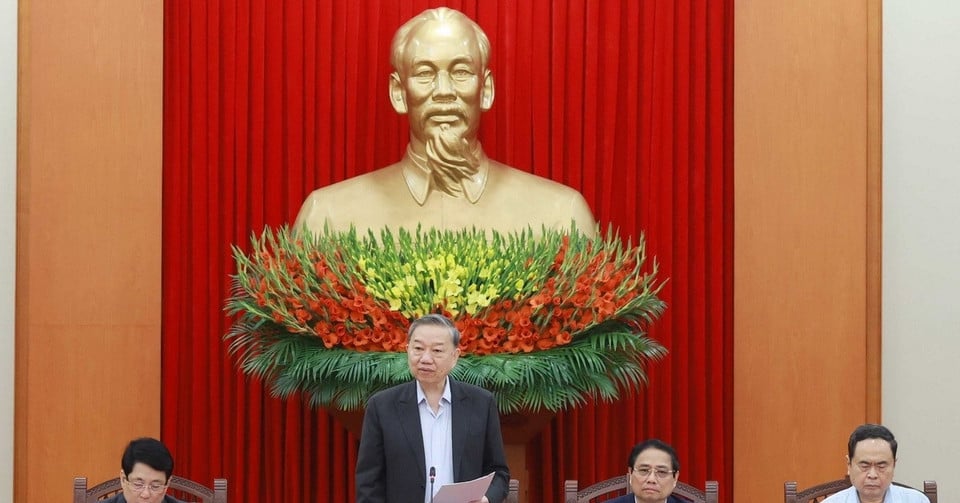 General Secretary To Lam chairs the meeting of the Subcommittee on Documents of the 14th Party Congress.