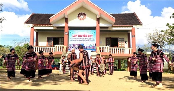 Song Hinh (Phu Yen): Unterrichtet das Volk der Ba Na in Doppeltrommeln, Dreifachgongs, Fünfsaitgongs und Xoang-Tanz