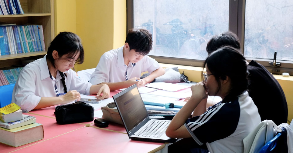 Le directeur du département de l'éducation et de la formation de Nghe An parle de la proposition visant à accélérer le calendrier des examens de 10e année et à obtenir un diplôme d'études secondaires plus tôt