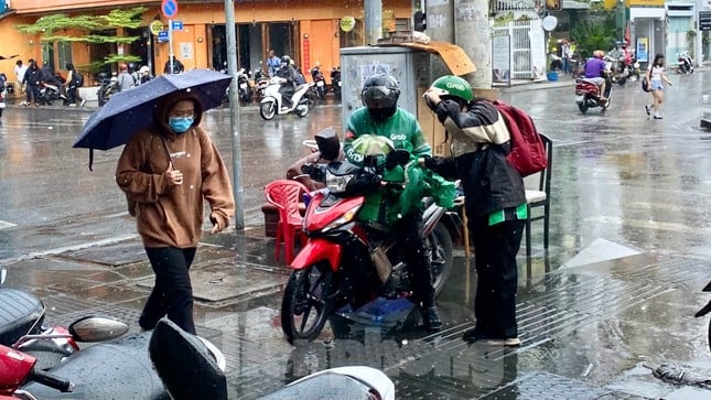 Das Wetter in Ho-Chi-Minh-Stadt ist unbeständig, mit der Möglichkeit von für die Jahreszeit ungewöhnlichem Regen am Abend (Foto 1)