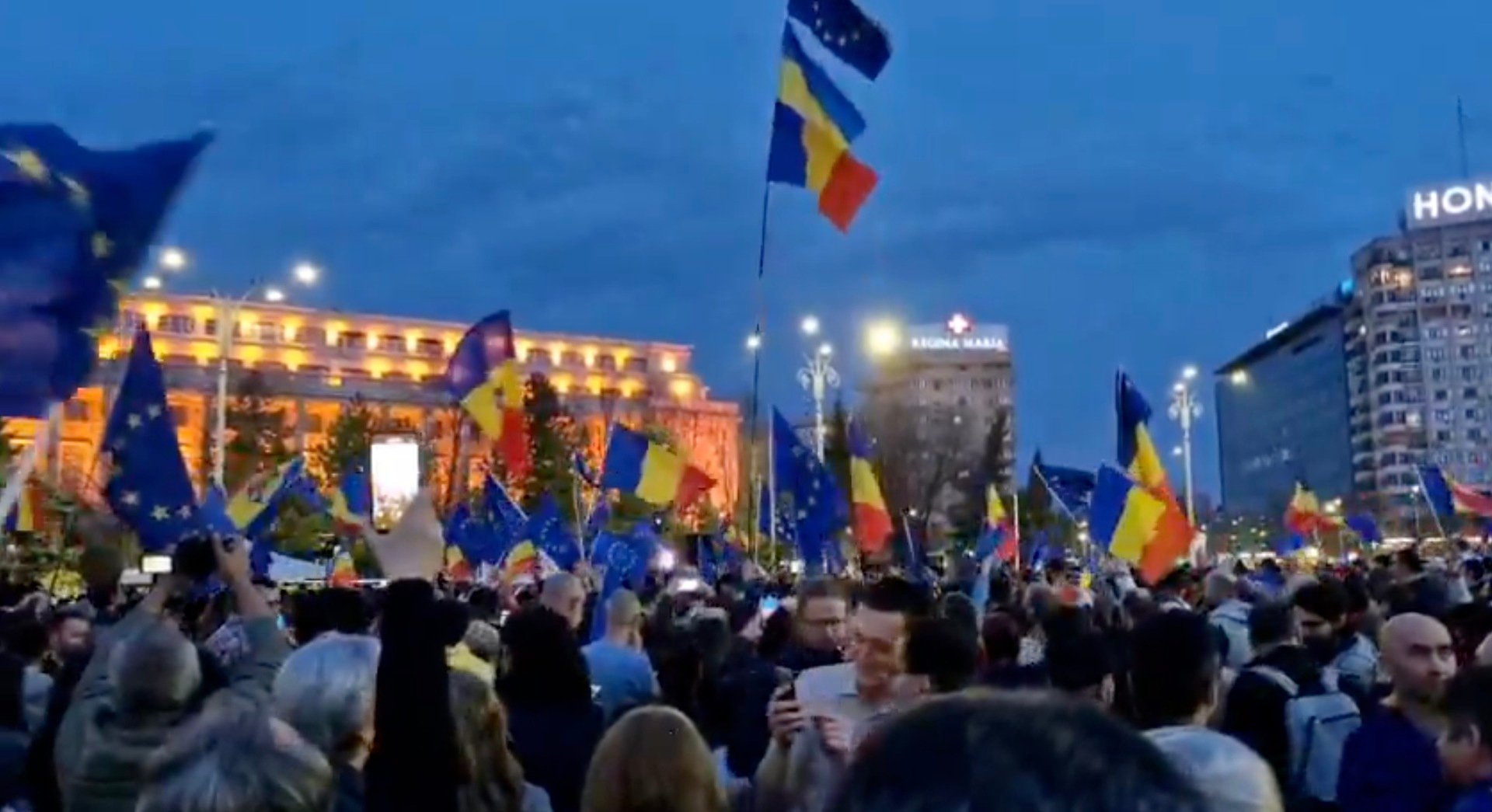 Manifestations en faveur de l'Union européenne avant la réélection en Roumanie, photo 1