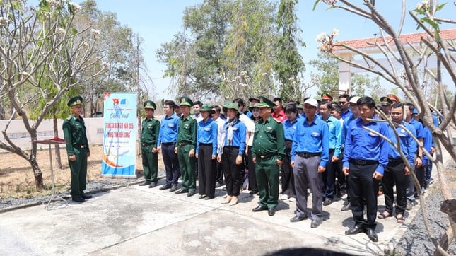 Nghĩa tình ‘tháng ba biên giới’ tại Đắk Lắk ảnh 2