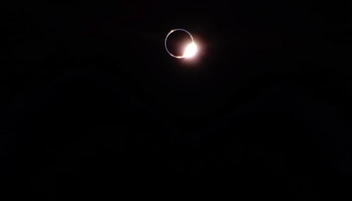 El módulo de aterrizaje Blue Ghost captura un eclipse lunar mientras está en la Luna