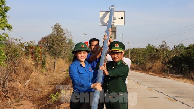 Nghĩa tình ‘tháng ba biên giới’ tại Đắk Lắk ảnh 3