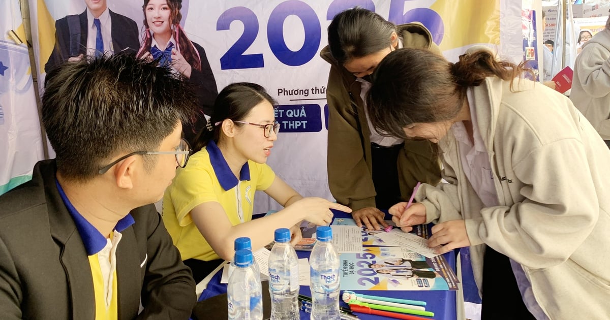 La guía de admisiones y el stand de asesoramiento proporcionan mucha información útil.