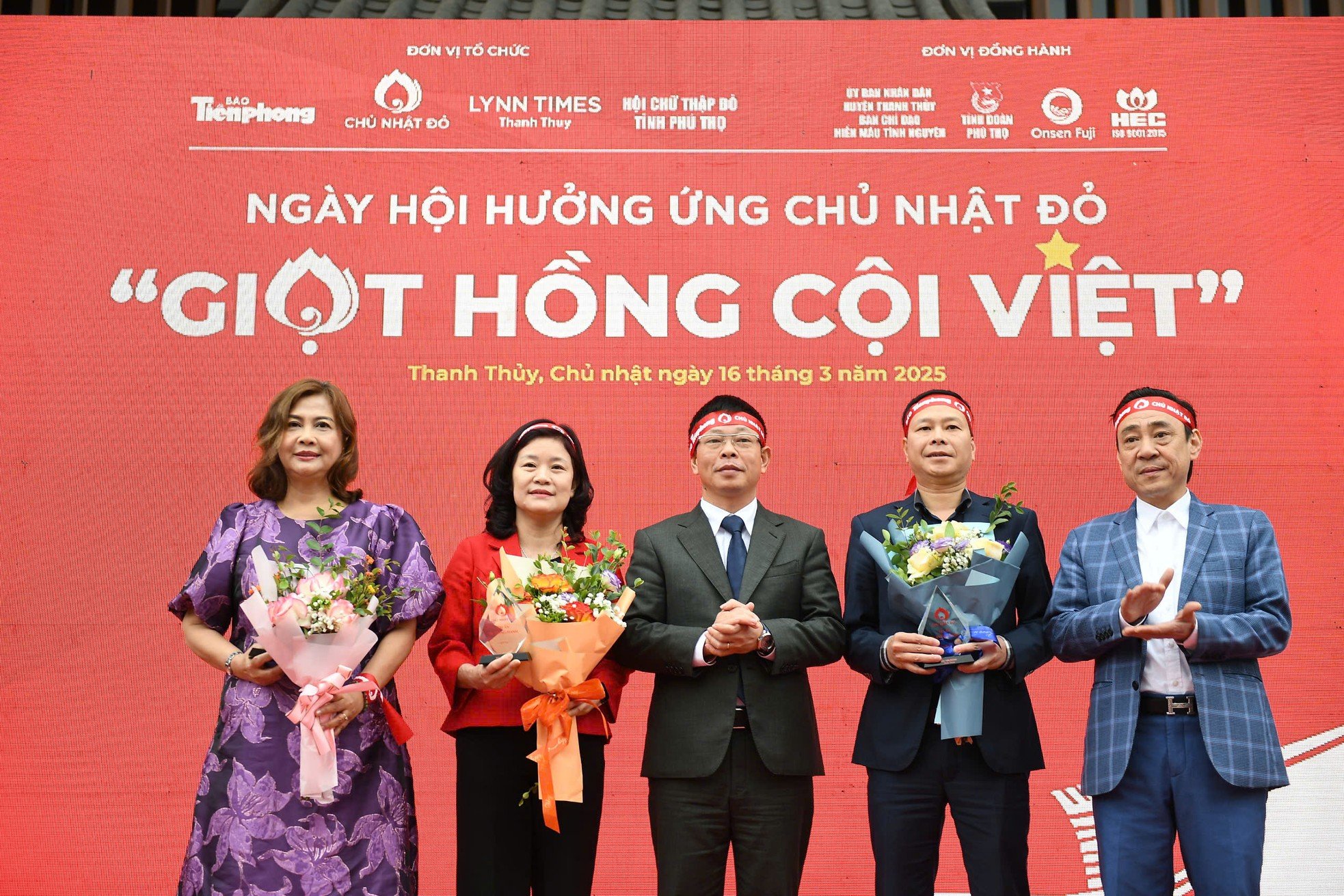 Les « gouttes de sang vietnamiennes » attisent les flammes de l'enthousiasme, propageant l'acte noble de donner du sang pour sauver des vies. Photo 4