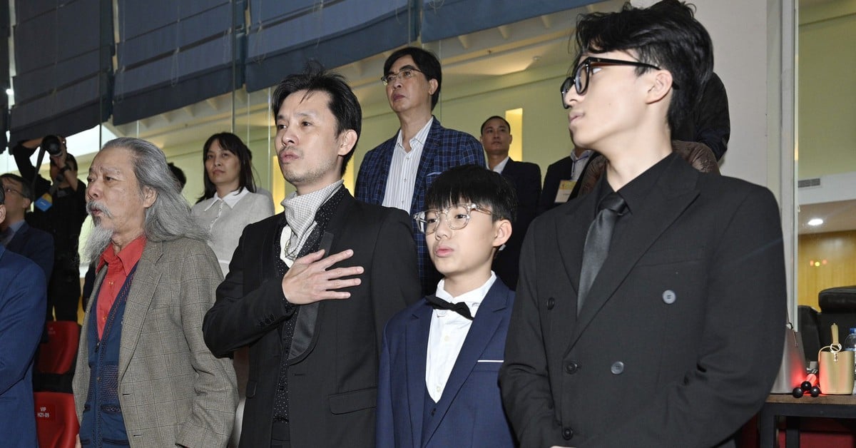 15,000 people sing the National Anthem: Musician Van Cao's son thanks his father for creating the song of the sacred soul of the mountains and rivers