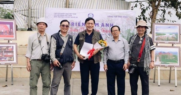 Vernissage de l'exposition photo « Couleurs des fleurs de coton rouge » à Nghe An