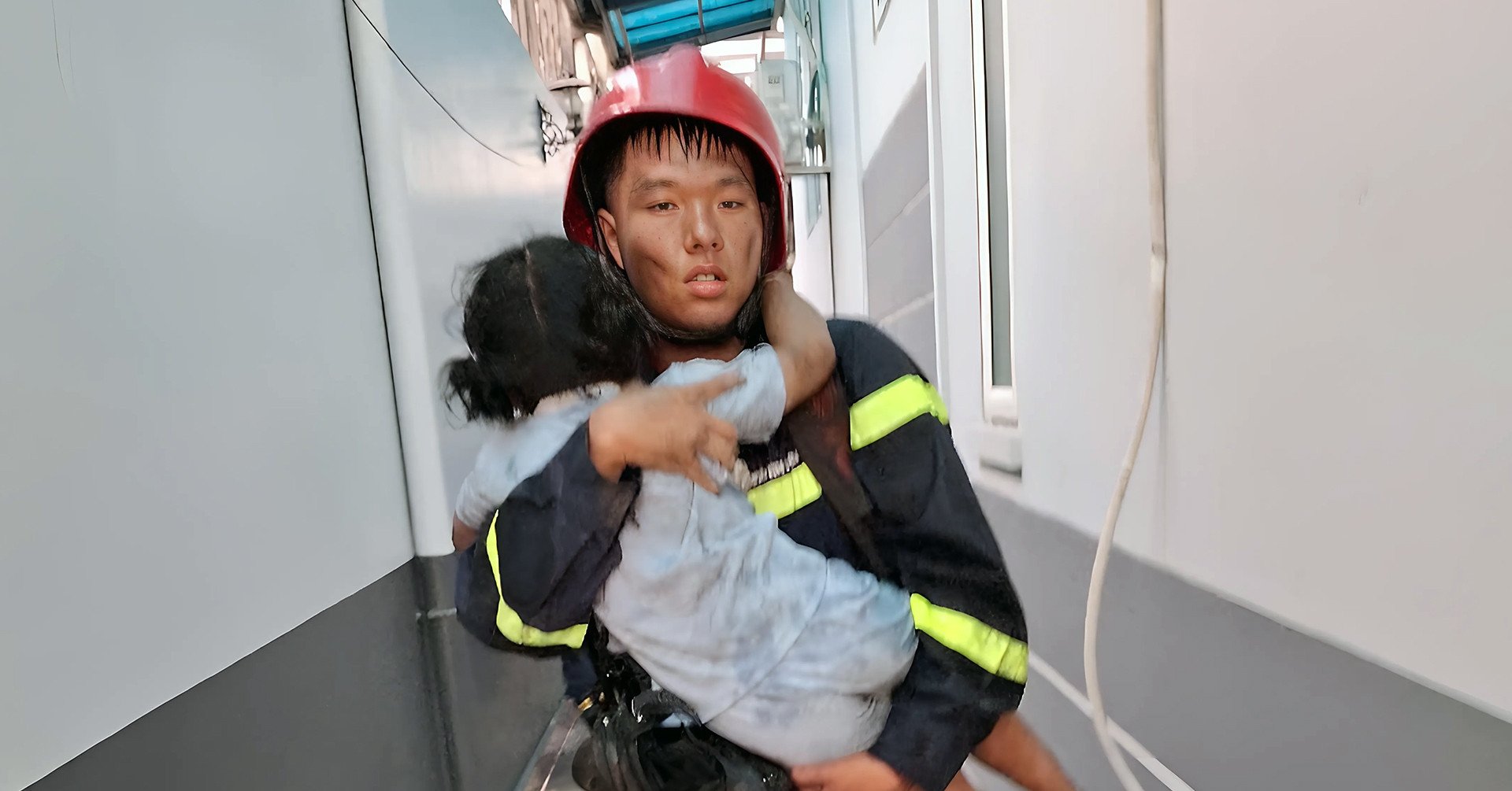 Hotel fire in Ho Chi Minh City, many people trapped