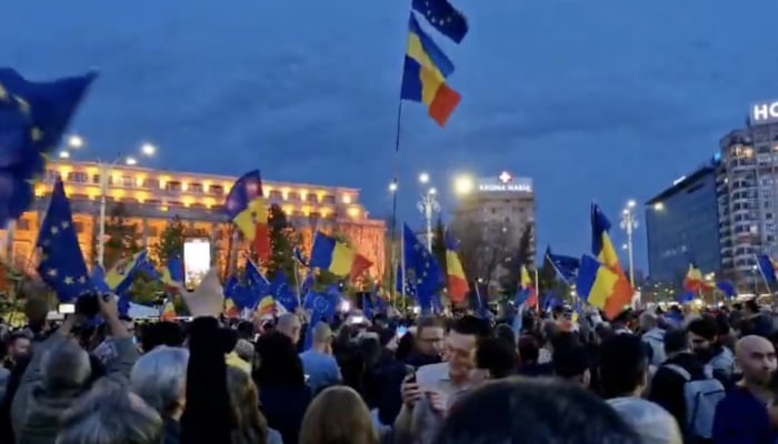 Pro-EU protests ahead of Romania re-election