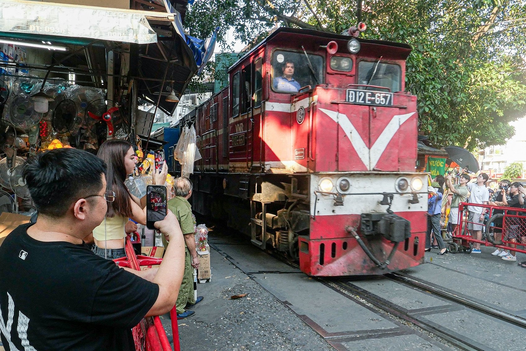 ハノイの列車通りの移転には巨額の資金が必要