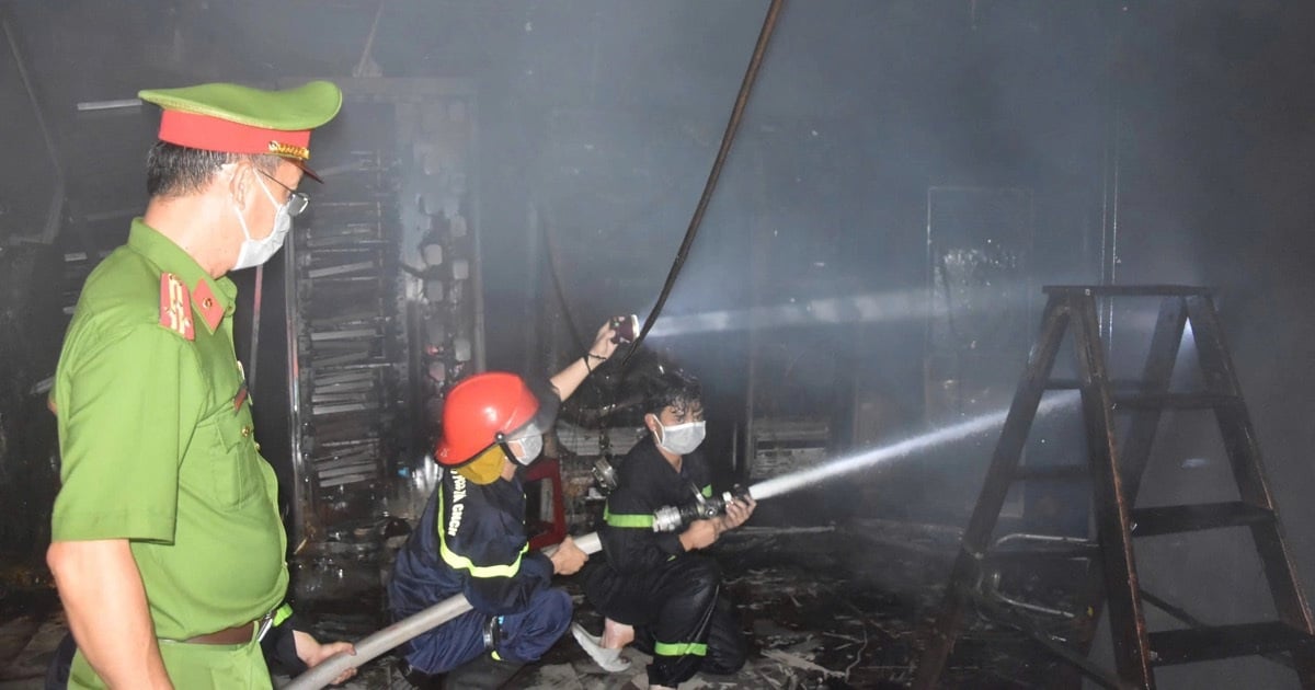 Fire at Tien Giang Telecommunications headquarters, Vinaphone network widely disconnected