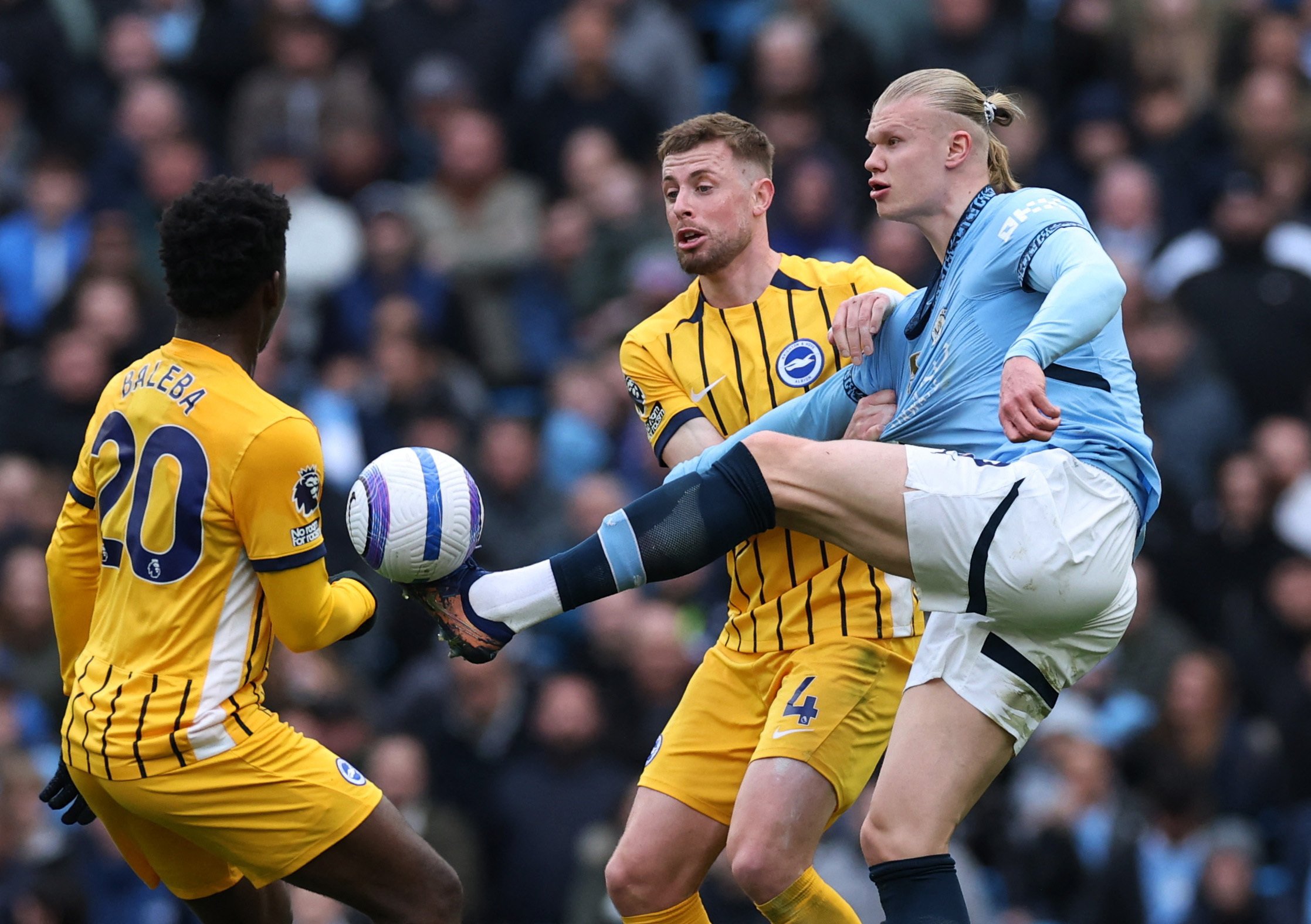 Real Madrid gây sốc La Liga, Man City còn 9 trận chung kết - Ảnh 2.