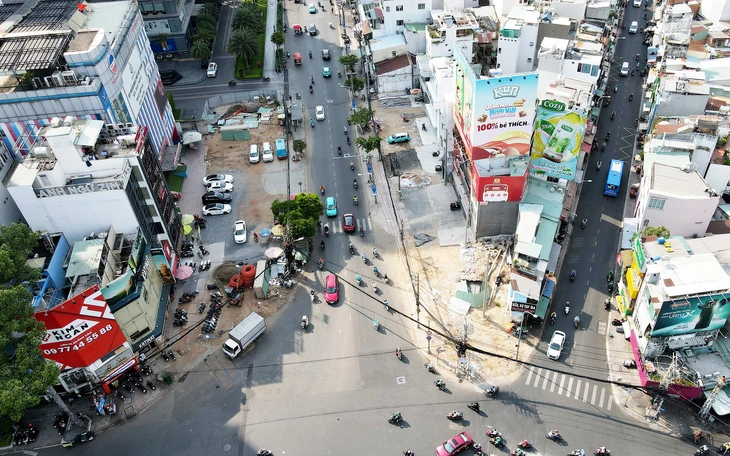 Hàng quán ở TP.HCM ăn nên làm ra nhờ metro  - Ảnh 3.