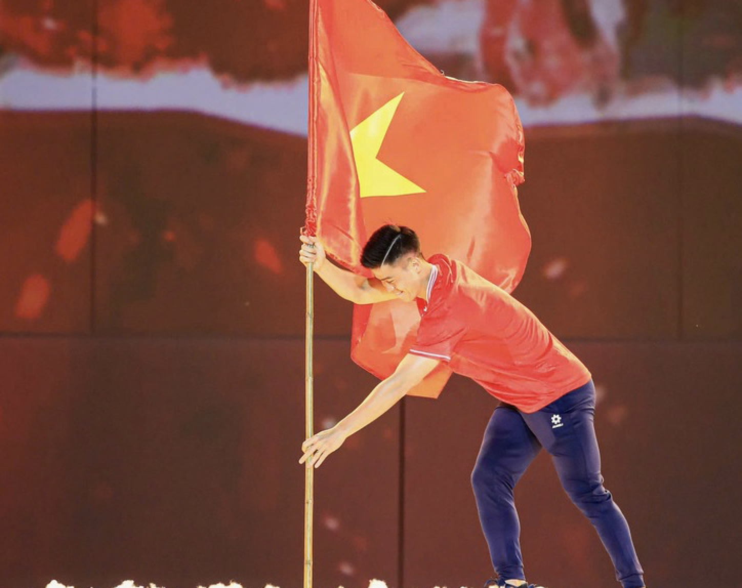 Duy Manh recreates historic moment at Changzhou 2018 at My Dinh Stadium