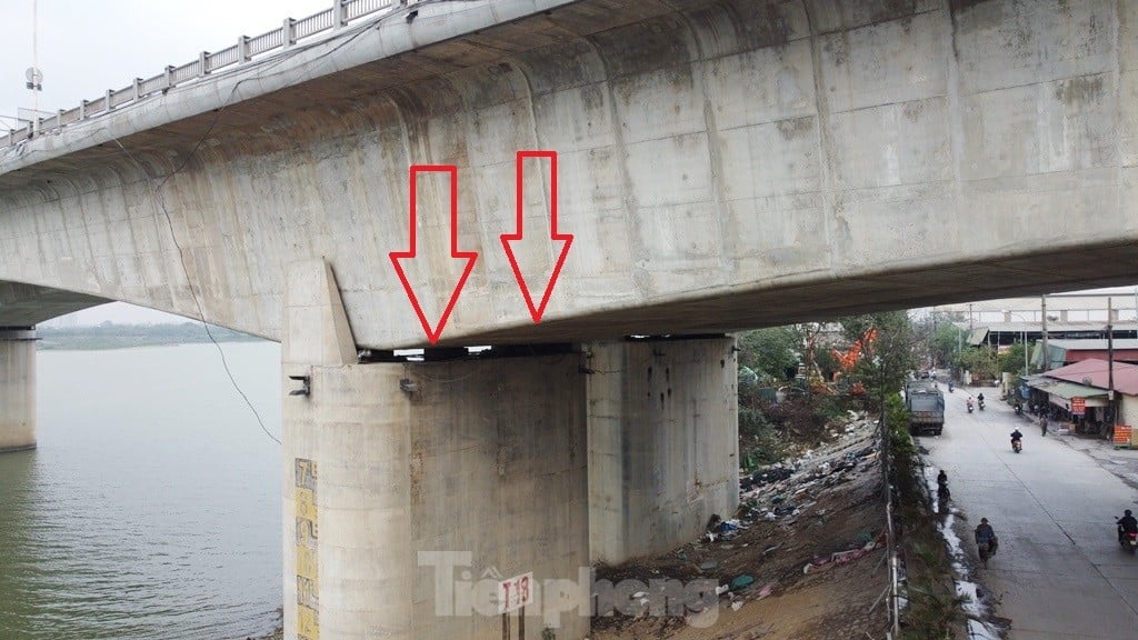 Der Fuß der Vinh-Tuy-Brücke ist beschädigt und verunstaltet (Foto 3)