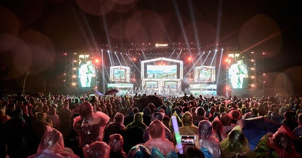 Ha Nam « explose » avec la soirée musicale « Rising Star » sous la pluie, en ouverture du Ha Nam Music Festival 2025