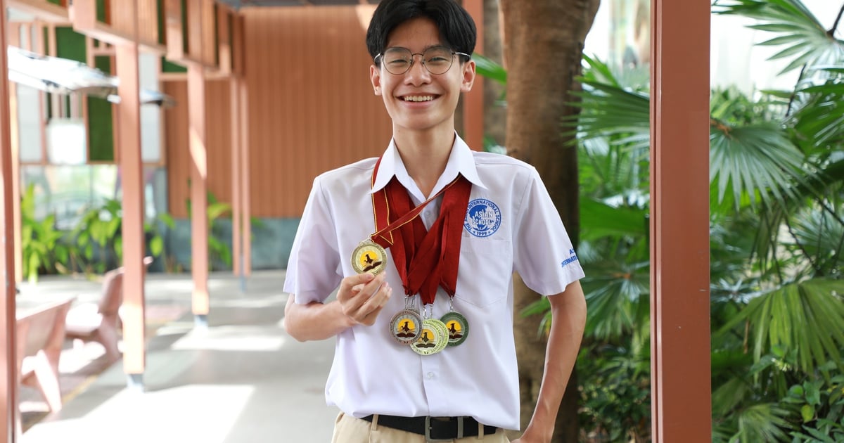 Ho Chi Minh City male student owns 17 academic medals in English, the largest in the world