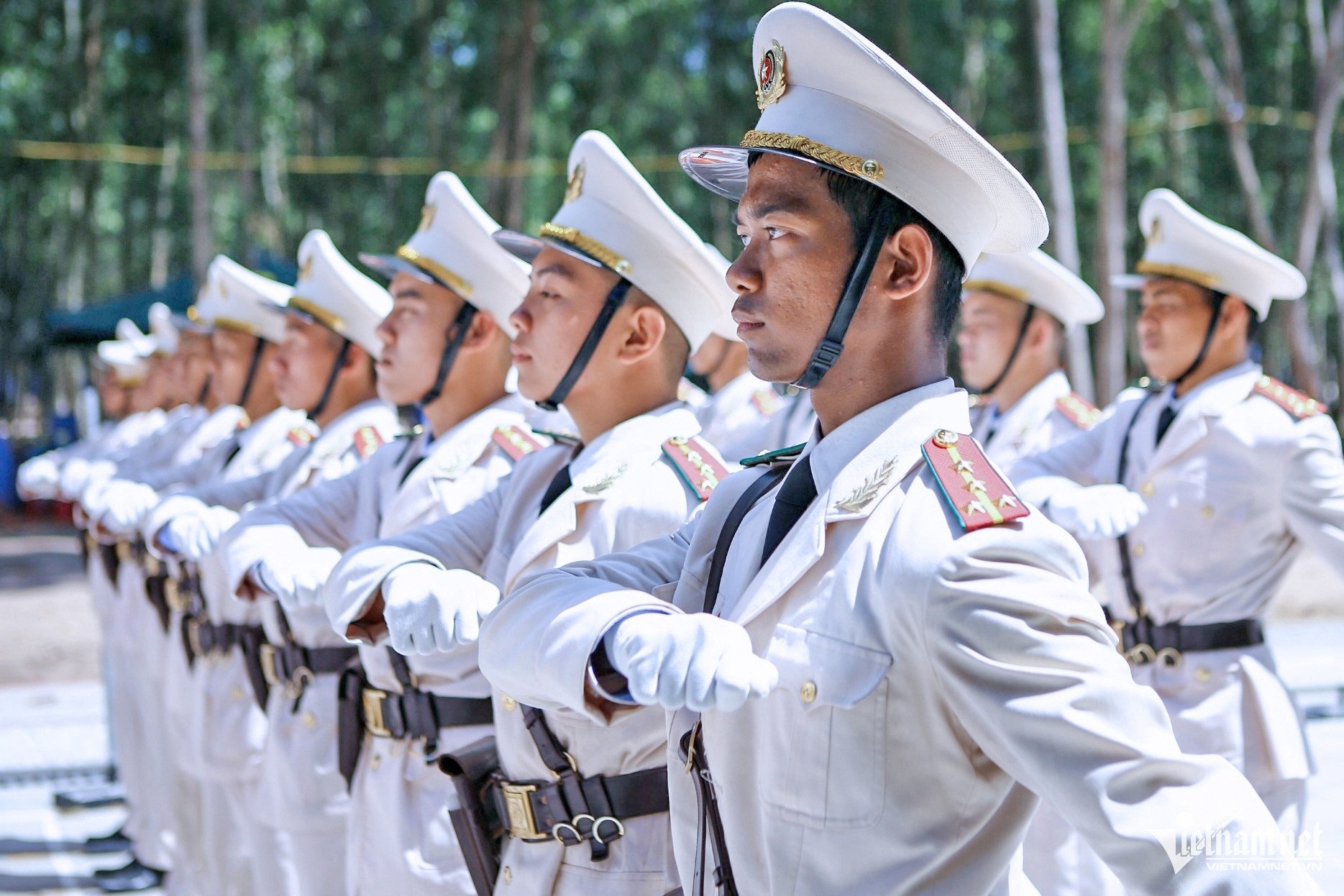 Bước chân tự hào của chàng trai Gia Rai chuẩn bị cho lễ diễu binh lịch sử