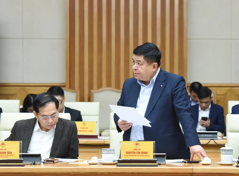 【写真】ト・ラム書記長が第14回党大会の経済社会小委員会で活動中 写真8