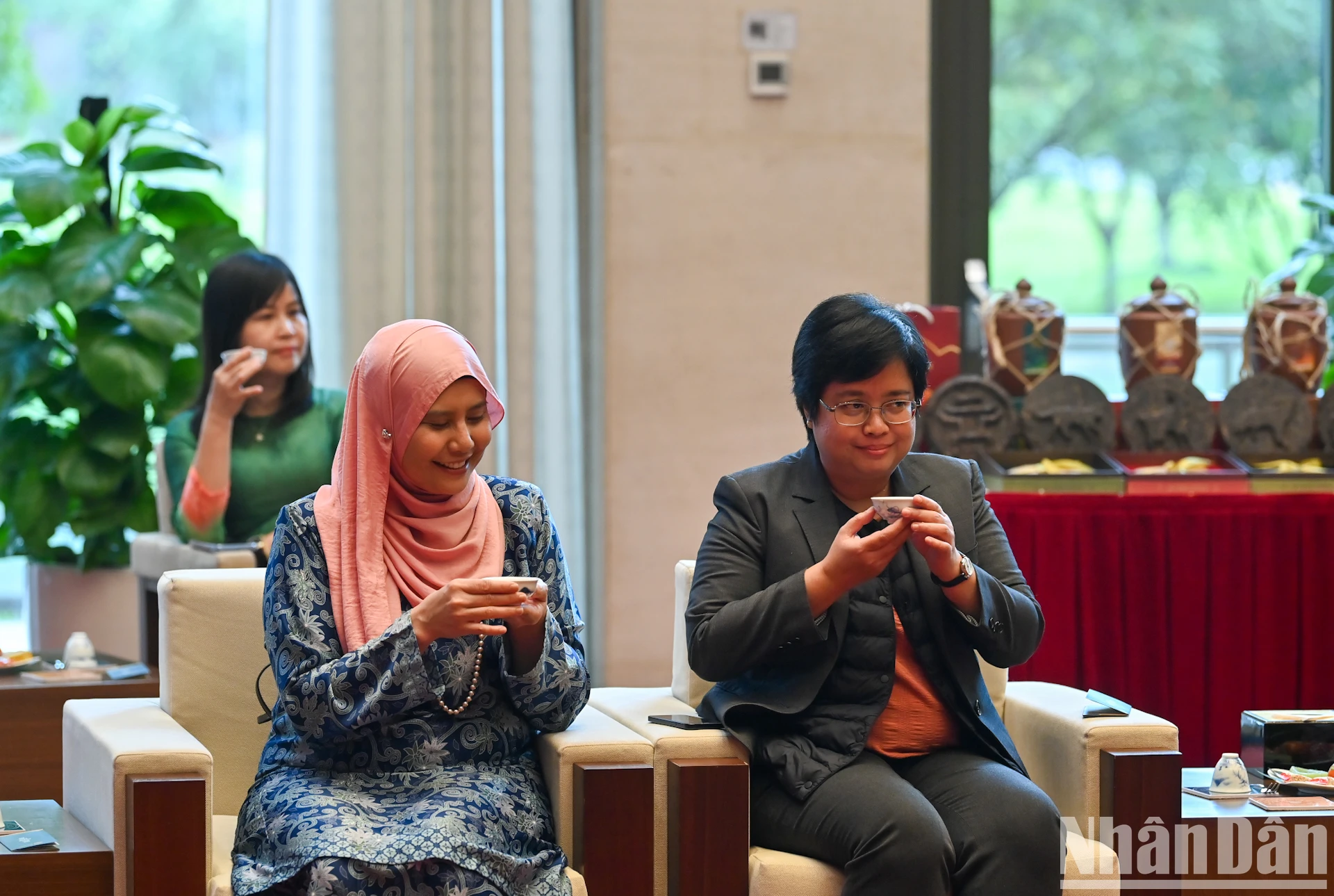 [Foto] Die Frau des Vorsitzenden der Nationalversammlung hatte ein freundliches Treffen mit der ASEAN Community Women's Group Foto 9