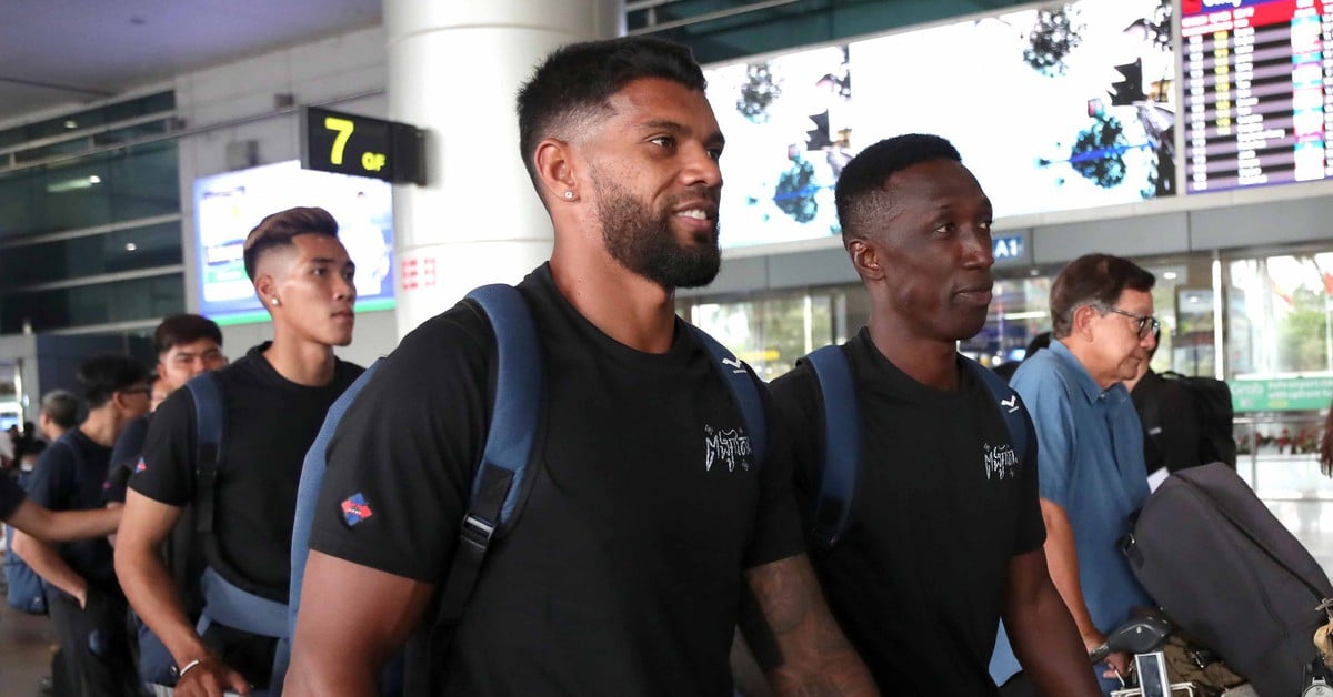 Cambodian naturalized players arrive in Vietnam ready for friendly match