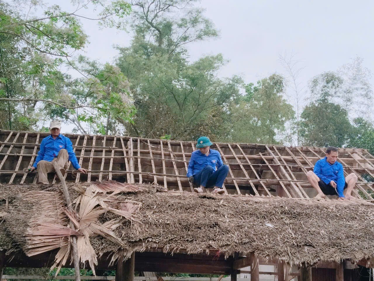 Tuổi trẻ Hà Tĩnh góp sức trẻ xóa nhà tạm, nhà dột nát ảnh 12