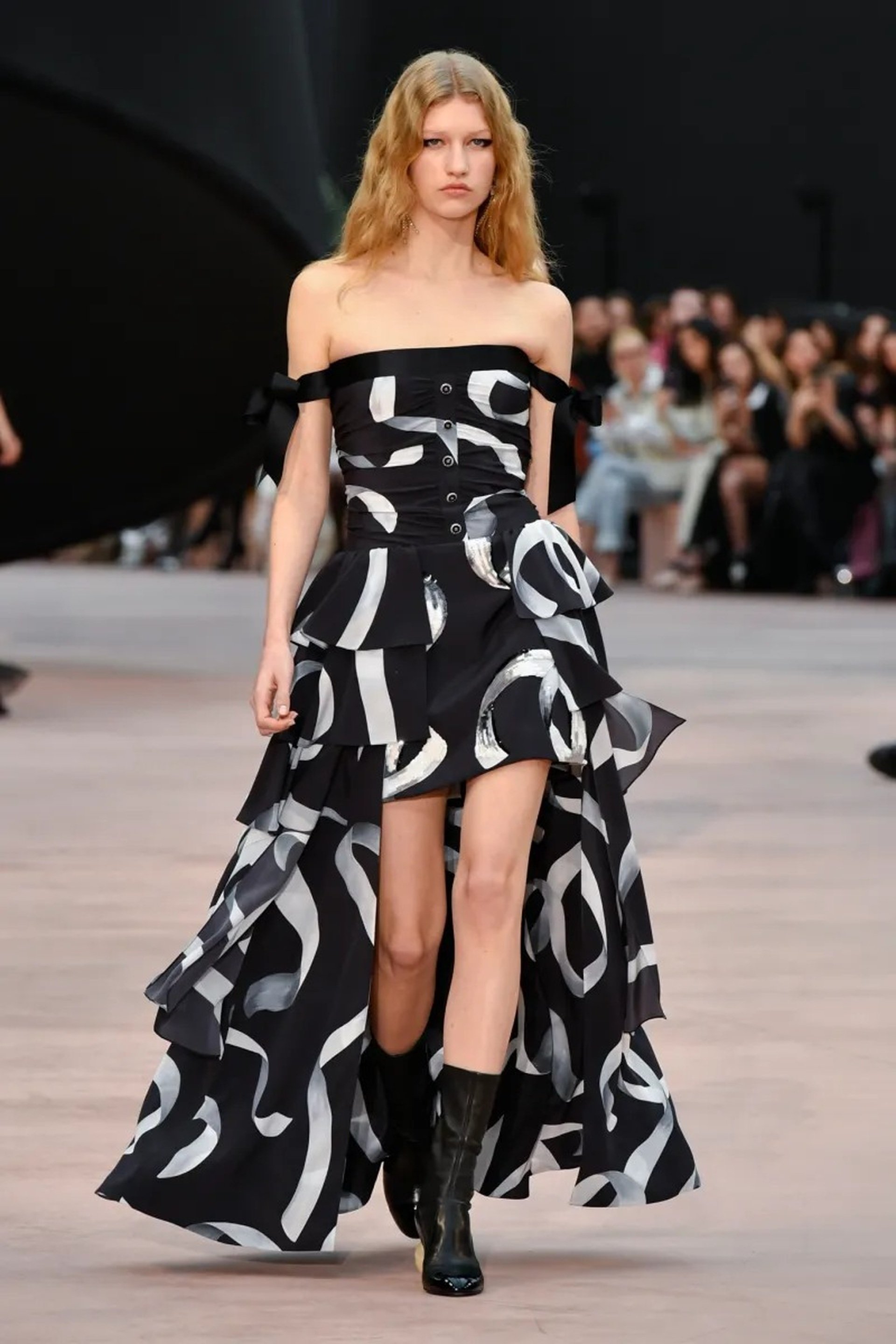 Jennie vắng mặt, Vương Nhất Bác hóa nam thần ở show diễn Chanel - 13