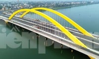 Appearance of the 2,000 billion VND bridge on the Huong River in the final construction phase, nearing the finish line