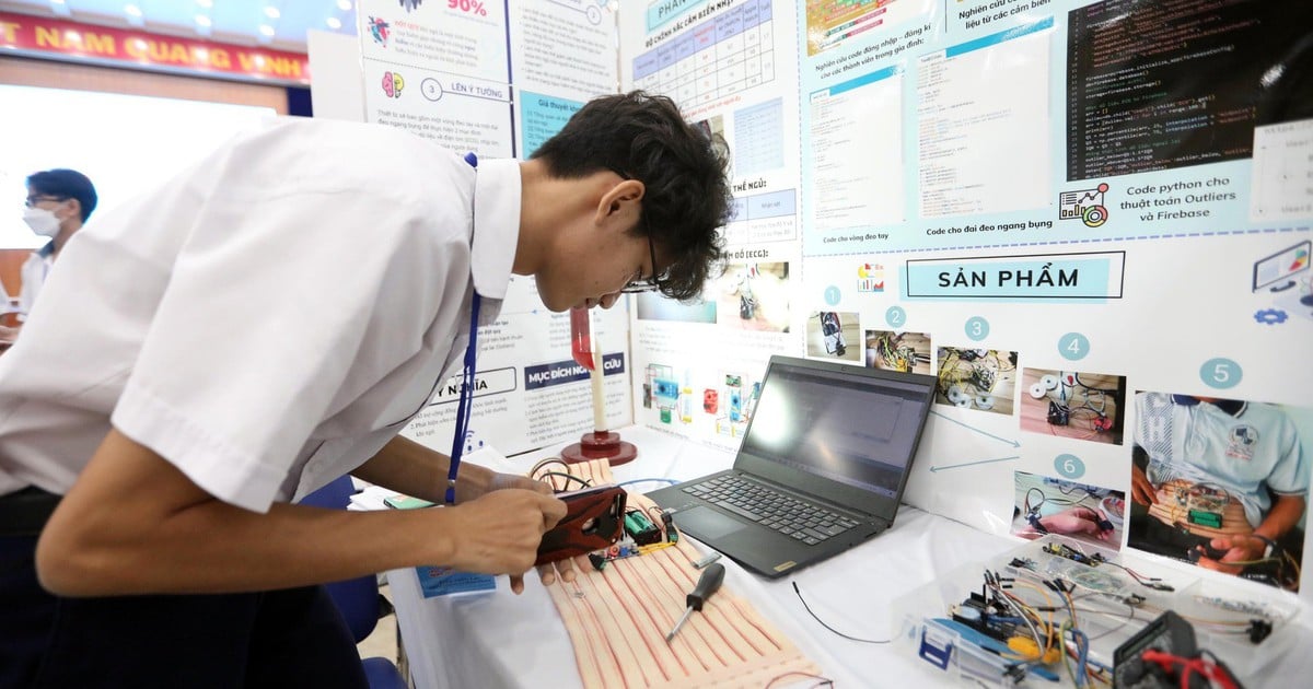 Pour la première fois, les étudiants ont passé l'examen national de recherche scientifique selon la nouvelle réglementation.